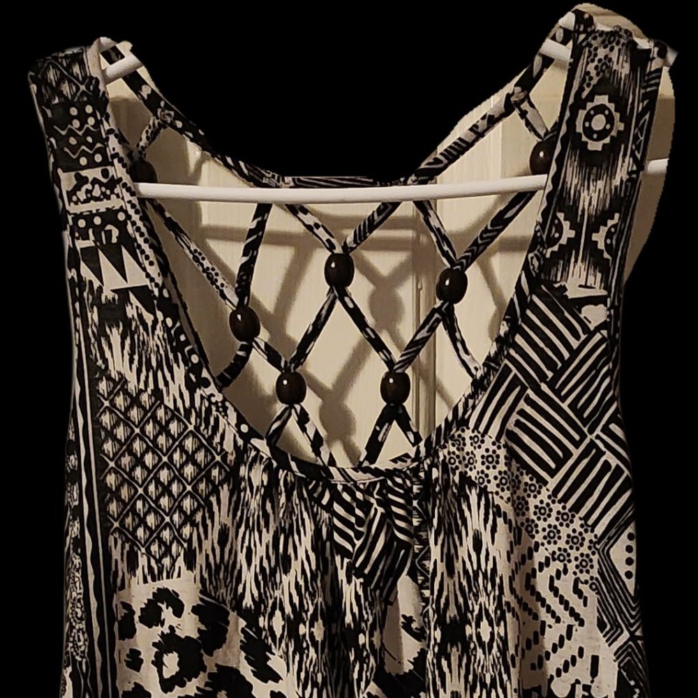 Eyeshadow 1X Sleeveless Strappy Beaded Scoop Neck Shirt - Black & White